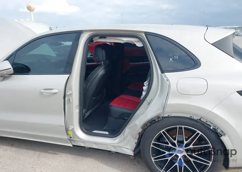 2025 Porsche Cayenne E-Hybrid из США, поврежденный, VIN WP1AE2AY8SDA16138